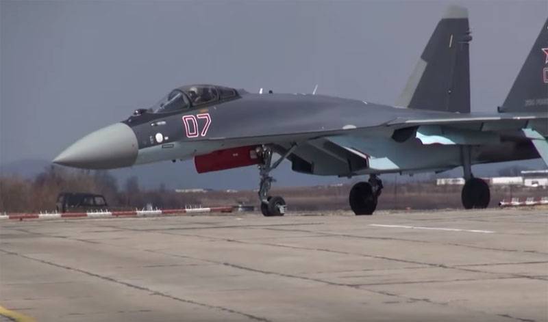I Turkiet efter att ha flugit su-35 Amerikanska F-16 som kallas 