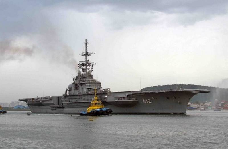Le brésil vend des porte-avions pour un million de dollars