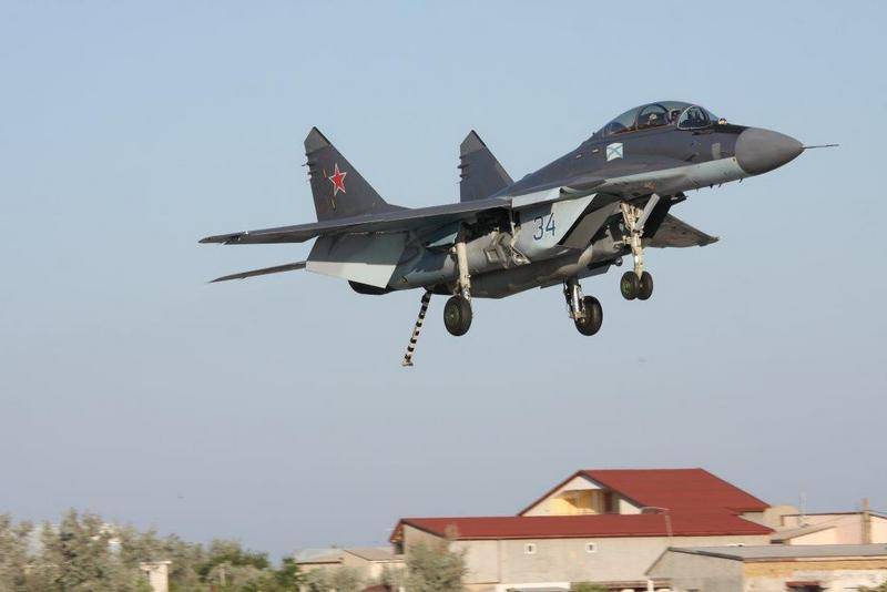 Kämpfer vum deckflugzeuges der nërdlecher Flott an d ' Krim geflu