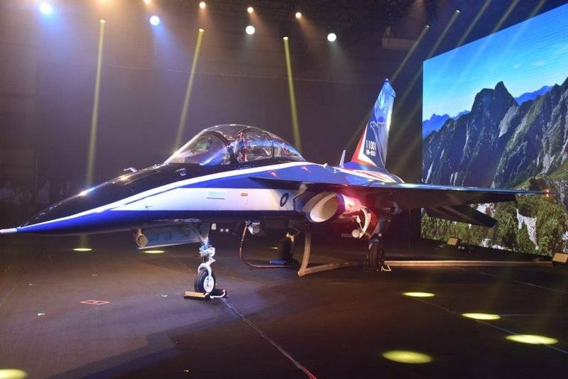 Taiwan hat den éischte Prototyp-Schulflugzeug XT-5