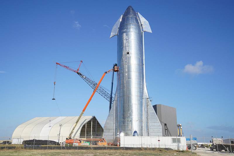 Musk showed his spaceship Starship Mk1 to fly to the moon and Mars
