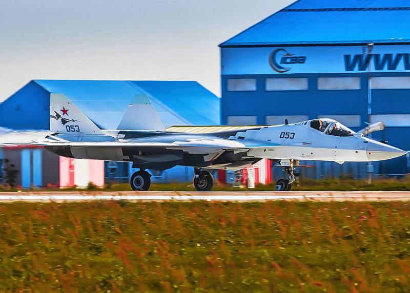 La transformation de camouflage Su-57: De la 
