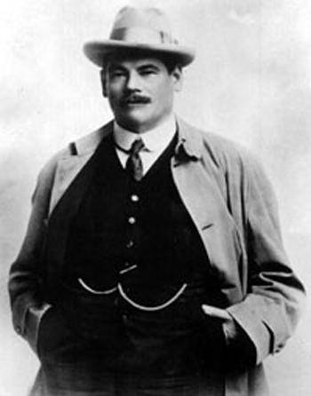 Dës seltsame Mr. Savage: Gewehr an Pistoul