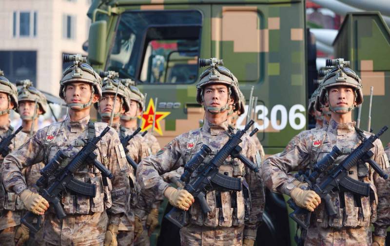Кітайскіх ваенных ўзброяць аўтаматам QBZ-191