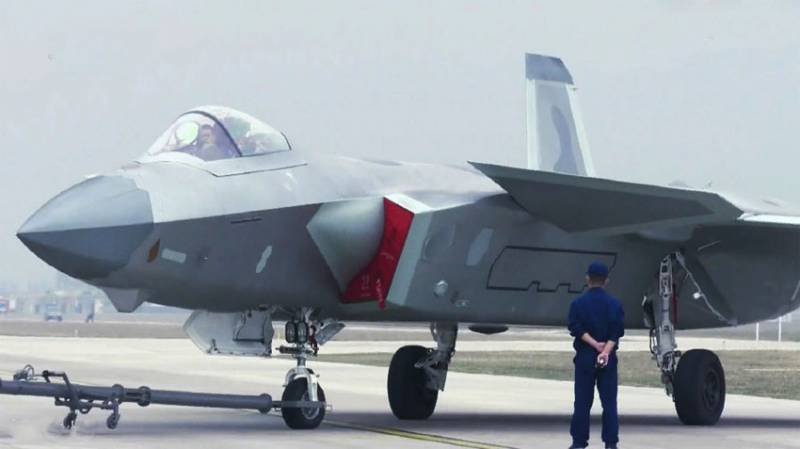 Der chinesische Pilot kommentierte Merkmale Kampfjet J-20
