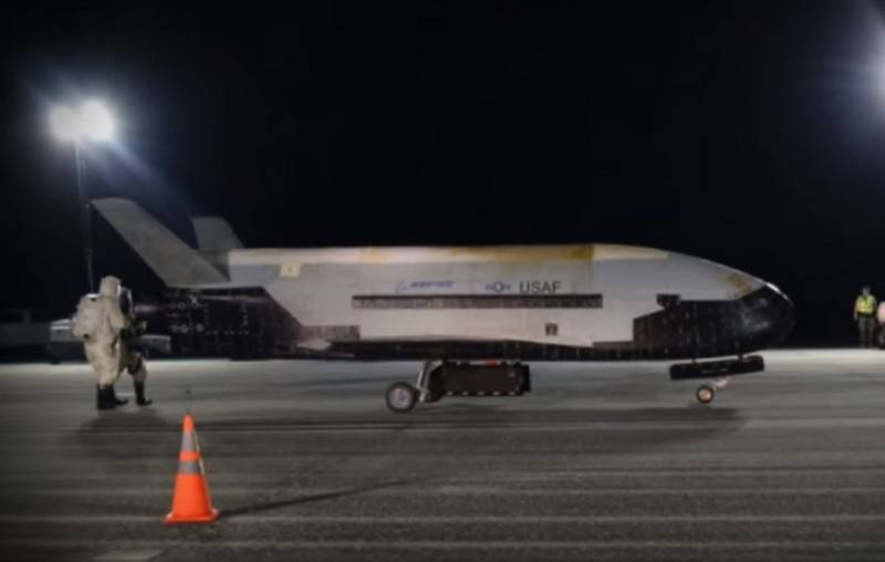 The us spaceplane X-37B returned to Earth after orbiting 780 days