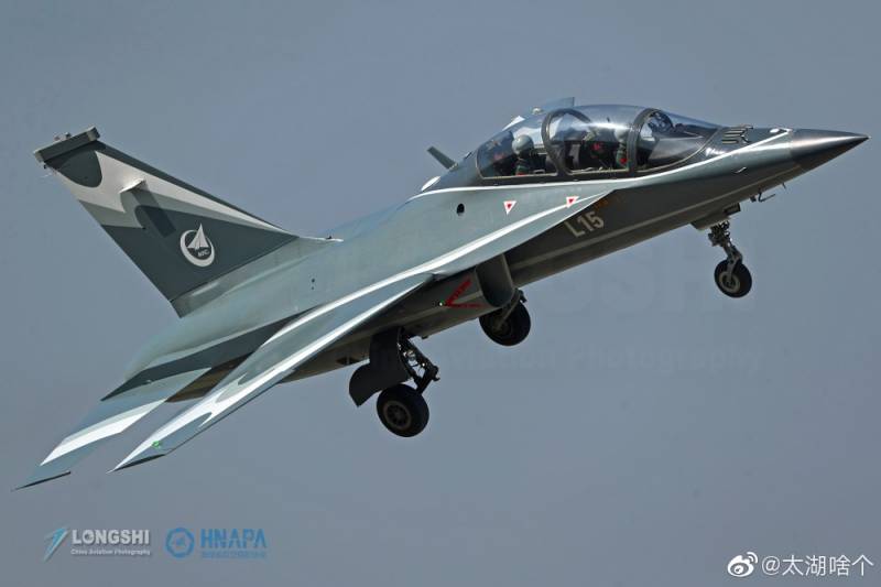 Ынтымақтастық және дамыту: оқу-жауынгерлік ұшақ Hongdu L-15B (Қытай)