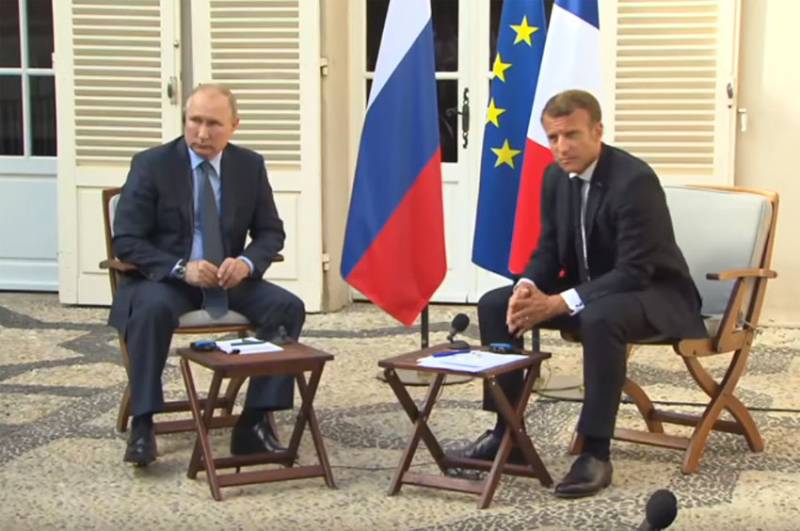 W Polsce: usunięty makron poczuł, że może stać się Napoleonem