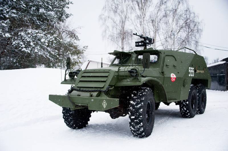 Un vrai combat de bus. Le BTR-152