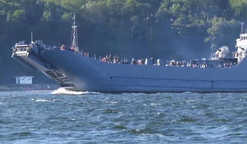 Beschiedegt an der Géigend vum litauescher Plage Marineschiff Polen 