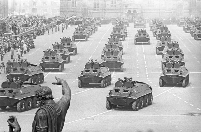 БТР-60. Әлемдегі ең алғашқы сериялық төрт өсті бронетранспортер