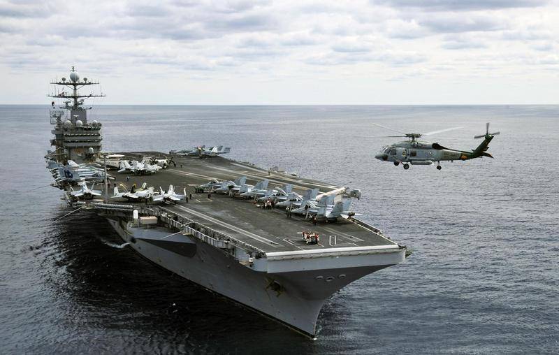 Frente a las costas de siria han recibido las enseñanzas de АУГ USS Harry Truman y los barcos de la marina de turquía