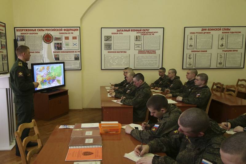 Das Verteidigungsministerium führt in die Streitkräfte der Russischen Föderation die neue Position des Assistant политработника