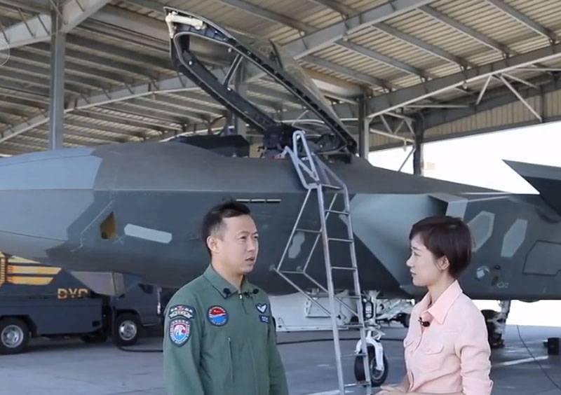 In the Chinese TV called the average age of pilots of the J-20