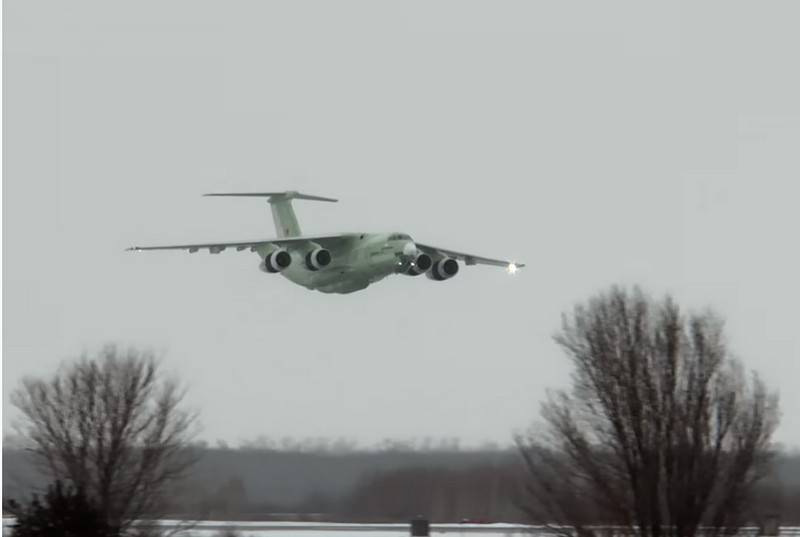 En zhukovsky extraordinariamente se sentó modernizado petrolero il-78-2