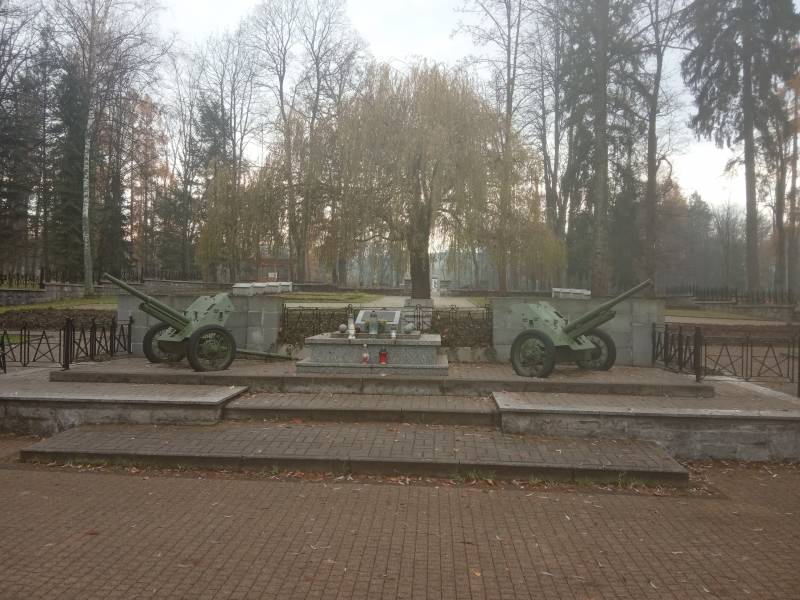 Do not think badly about the neighborhood. Cemetery of the fallen Soviet soldiers