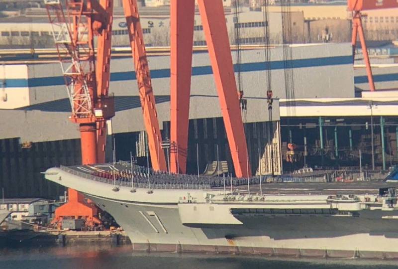 En Chine, ont attiré l'attention sur les caractéristiques de la construction de l'équipe du porte-avions «de Shandong»