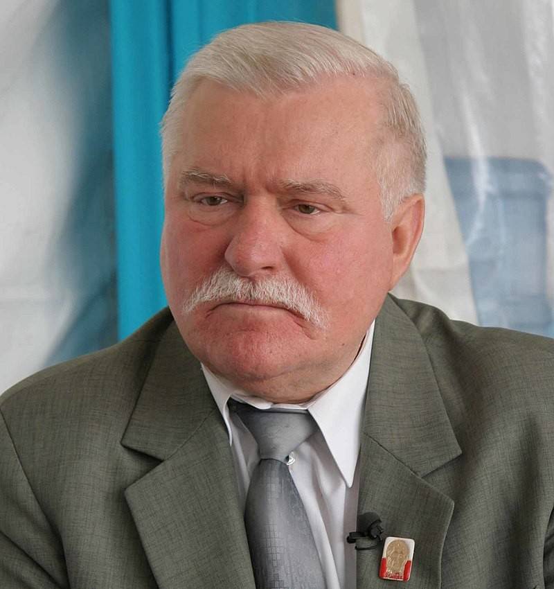 Lech Walesa oppmerksom Polen for å ta fatt på veien til å innrømme sannheten om frigjøringen av Auschwitz