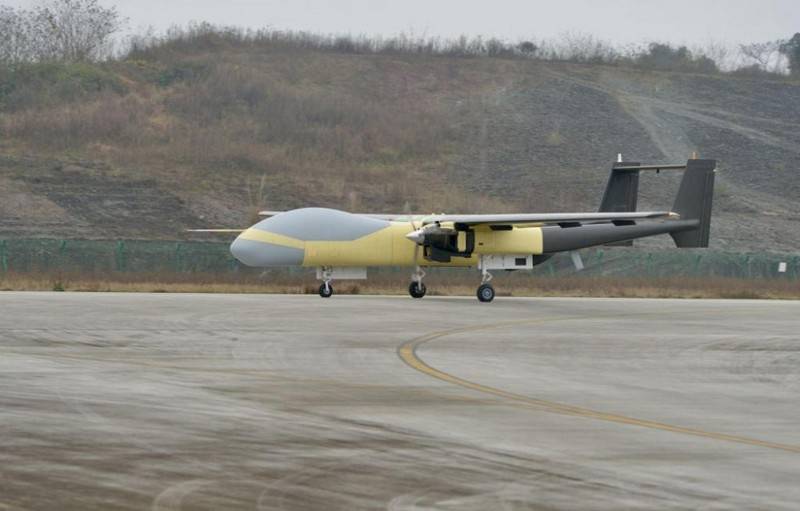 У Китаї випробували новий важкий трируховий безпілотник