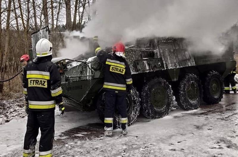Btr Stryker el 2do regimiento de caballería del ejército estadounidense se incendió en polonia
