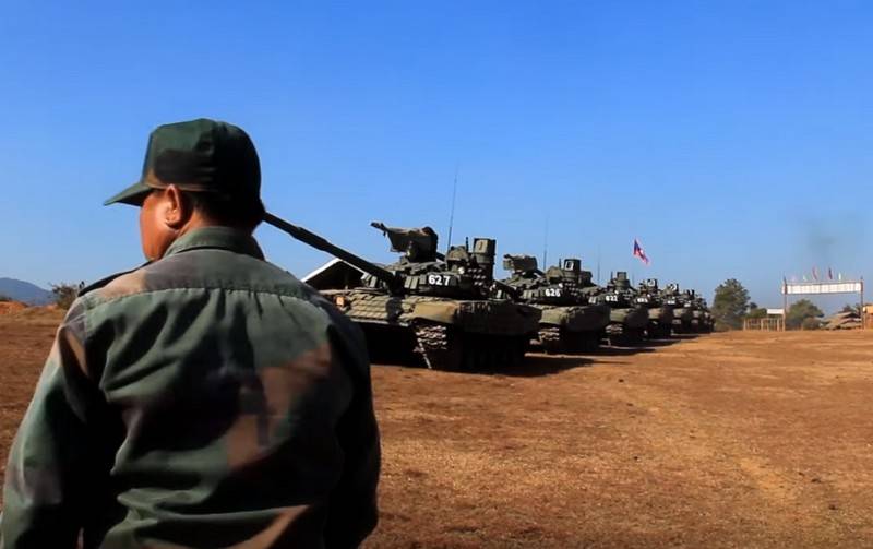 La russie a transmis au laos le prochain lot de chars T-72Б1 et БРДМ-2M