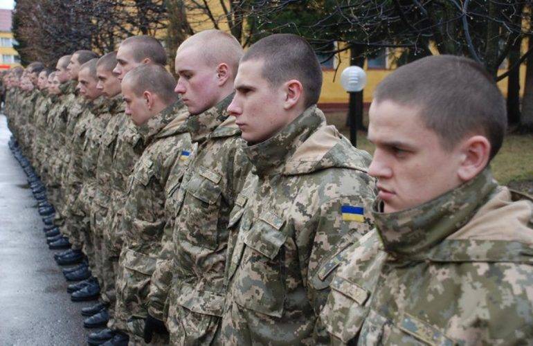 Kiev kan inte bestämma vad du ska göra med militär värnplikt