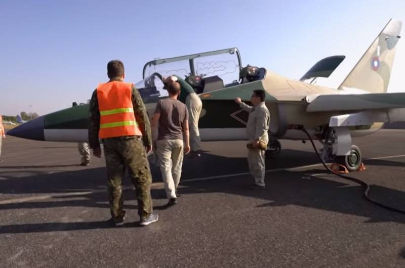 Vietnam achètera en Russie, le parti de l'entraînement, de l'avion de combat Yak-130