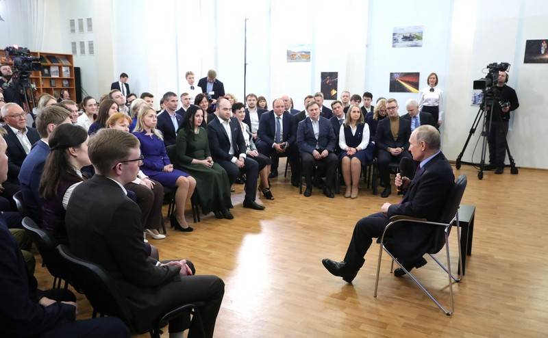 Putin huet erkläert, datt hien ännerungen an der Konstitutioun net fir eng Verlängerung senger Amtszäit