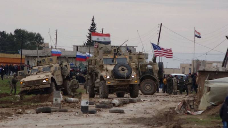 MRAP Oshkosh SUN états-UNIS après une fusillade avec la participation de syriens coincé dans la boue
