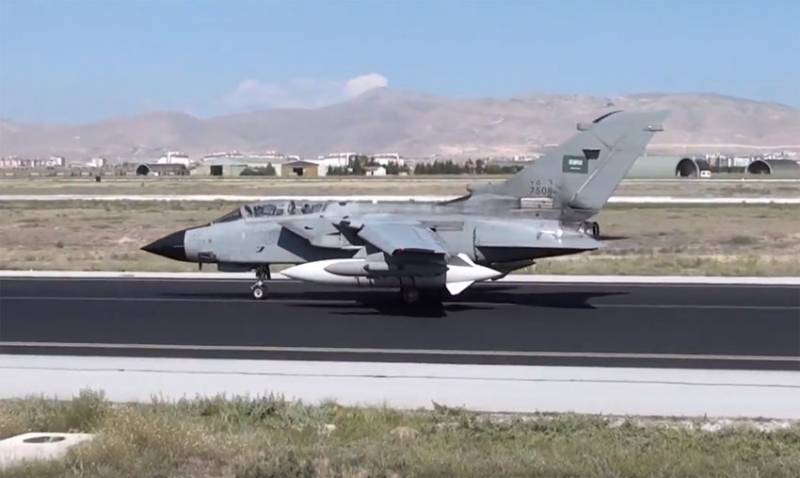 Der var rapporter om, at en Tornado-fly i luften kraft af Saudi-Arabien blev ramt af Houthis