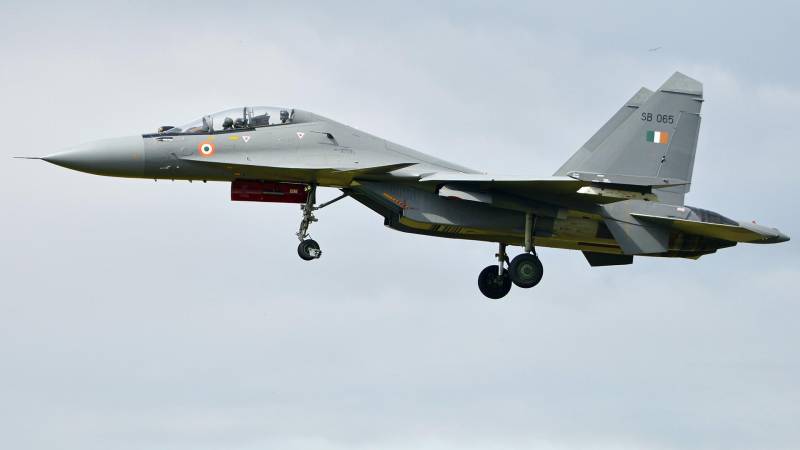 Su-30MK — en veraltetes eesëtzegen affangjeeër. Net wouer?