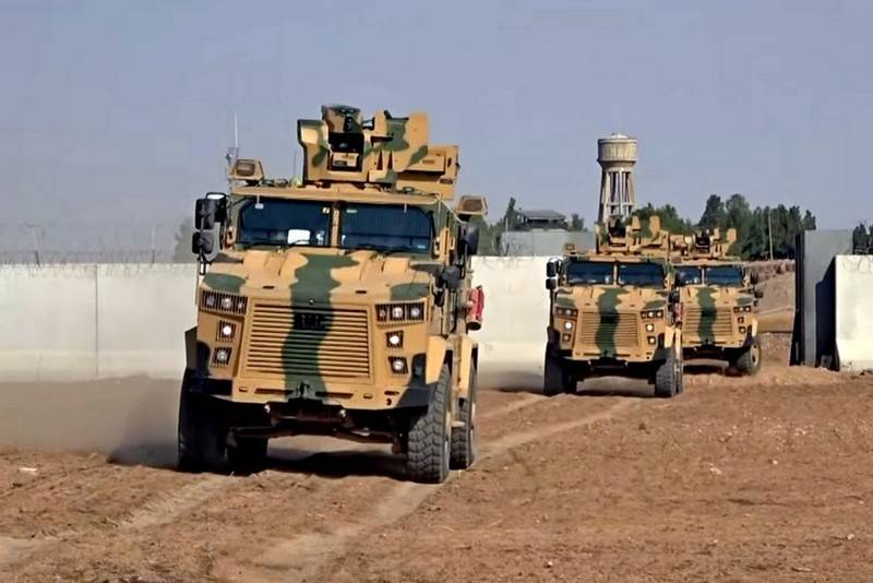 Türkei weiterhin die Luftbrücke von Truppen und Gepanzerte Fahrzeuge in Idlib