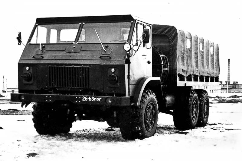 Kampf КрАЗы-214 an déi éischt Experimenter бескапотные