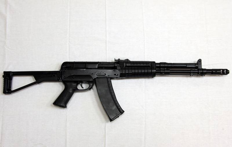 AEK-971 vs AK-12: tvisten kommer att fyllas av proffs