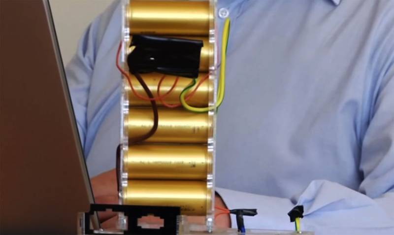 Let's talk about the science: the researchers used a special electrolyte to create a self-loading batteries