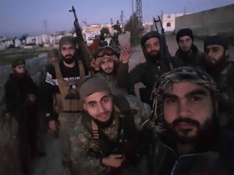 المسلحين قطع الطريق السريع M5 في منطقة كيراتا وذهب إلى سراقب