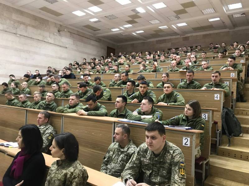 «Панове officiers»: VFU obligés d'encourager activement les «vestes»