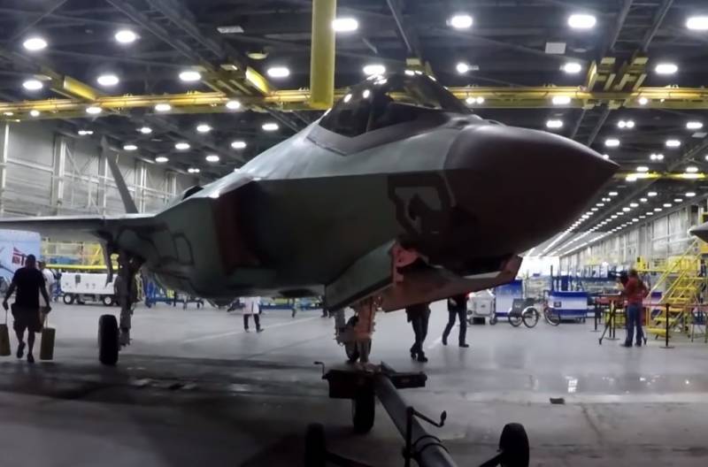 De Pentagon an Lockheed Martin féieren de Kampf fir den Zougank zu den Donnéeë vum F-35