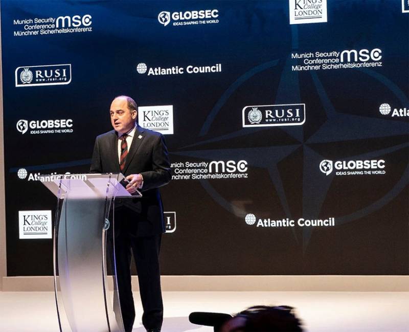 Named the official cause of the arrival of the Minister of defence of Britain to the Syrian border