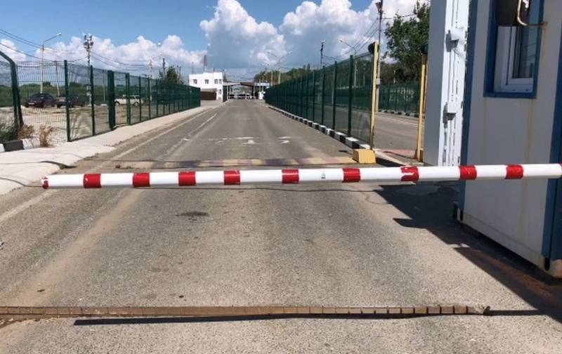 L'ukraine a temporairement fermé ses frontières avec la crimée