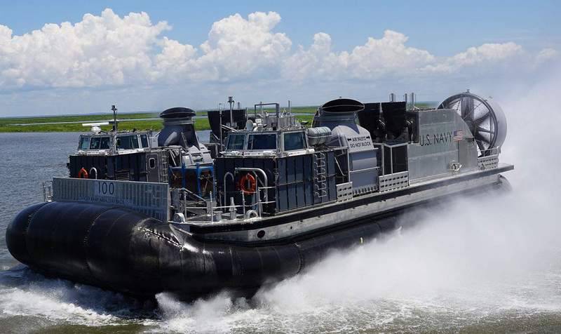 La MARINE des états-UNIS ont reçu des maux de ДКВП SSC 100 (LCAC 100) d'un nouveau type SSC