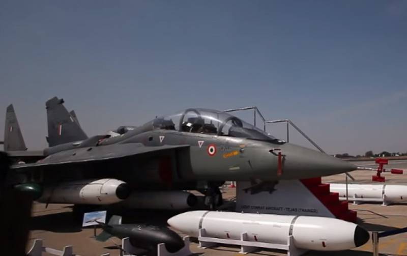 In Indien durchgeführt, der erste Testflug der leichten Kampfflugzeug Tejas FOC