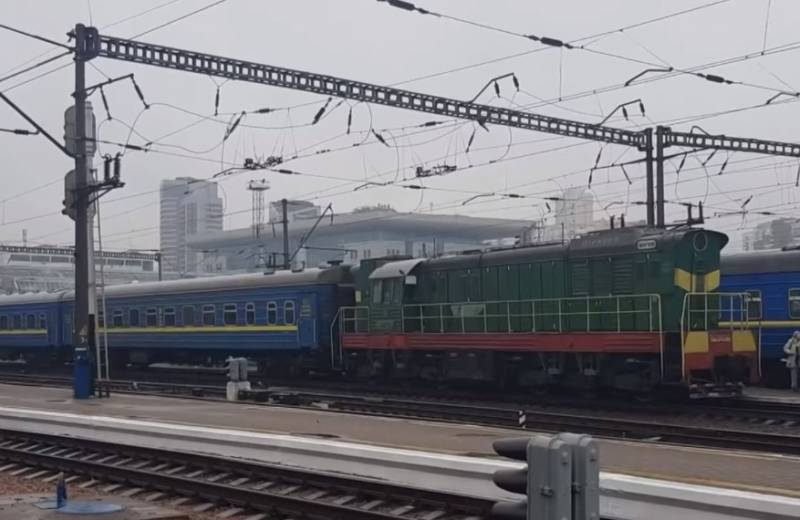 Op der Gare vu Kiew borsche Zuch, 