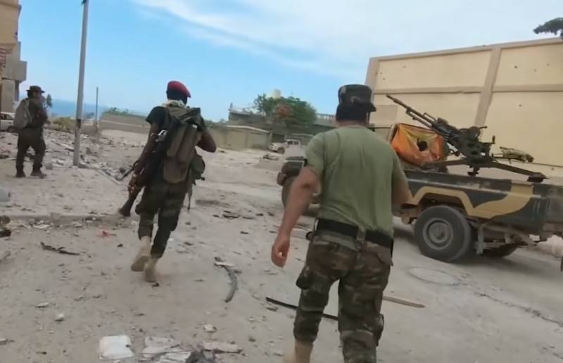 Et gëtt ugeholl, datt d 'Truppen ЛНА huet d' Kontroll vun der Stad Залтан am Westen Libyens