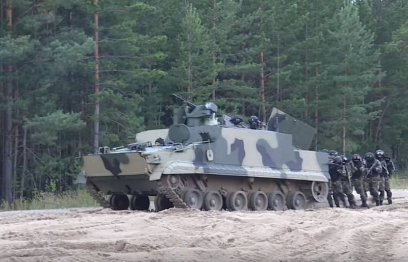Indonesesch Marinesoldaten beabsichtigen, kafen a Russland nach 79 BTR BT-3PH