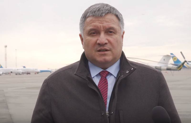 Avakov وحث المواطنين من أوكرانيا لا تخافوا من الانقلاب