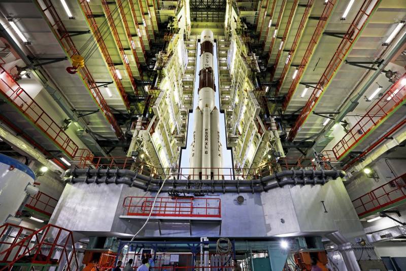 An Indien Fabréck fir d 'Schafung vu Rakéiten a Satellitten iwwerdroen op d' Produktioun vu Beatmungs Masken an
