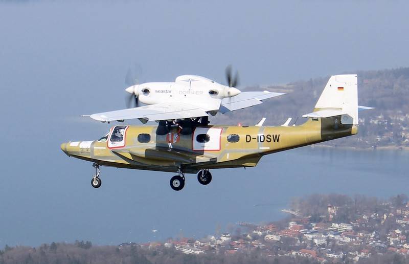 An Däitschland huet den éischte Fluch Amphibienflugzeug Dornier Seastar CD2