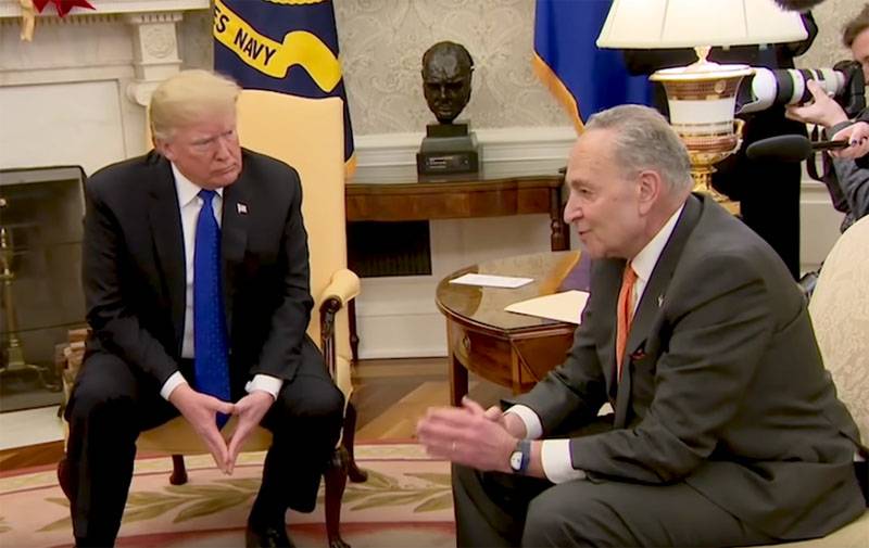 Трамп звинуватив Демпартію у втраті часу на підготовку до кризи через процедури імпічменту