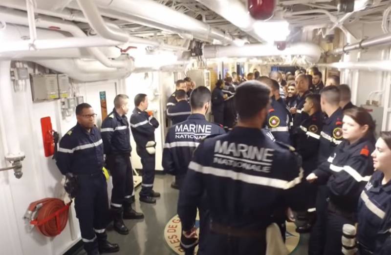 France: the Number of infected aboard the aircraft carrier 